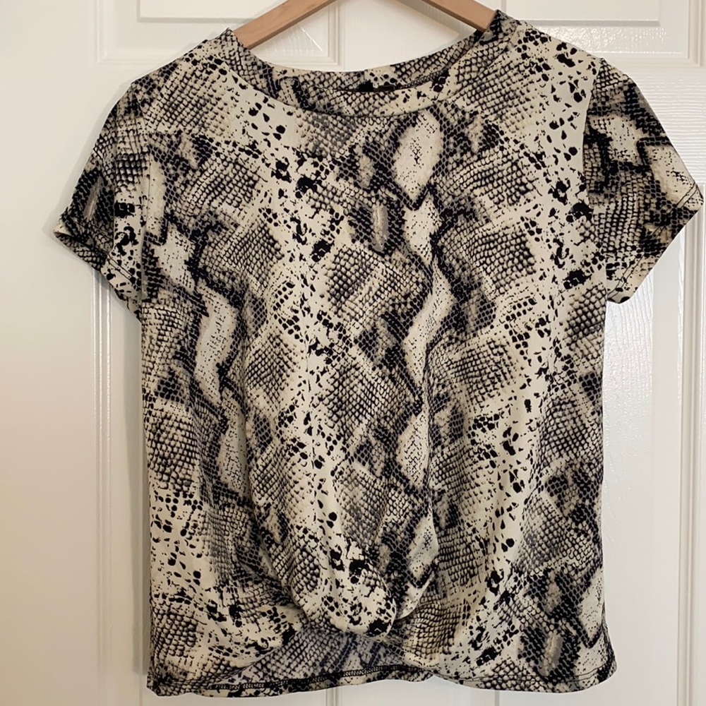 Cute, stretchy top